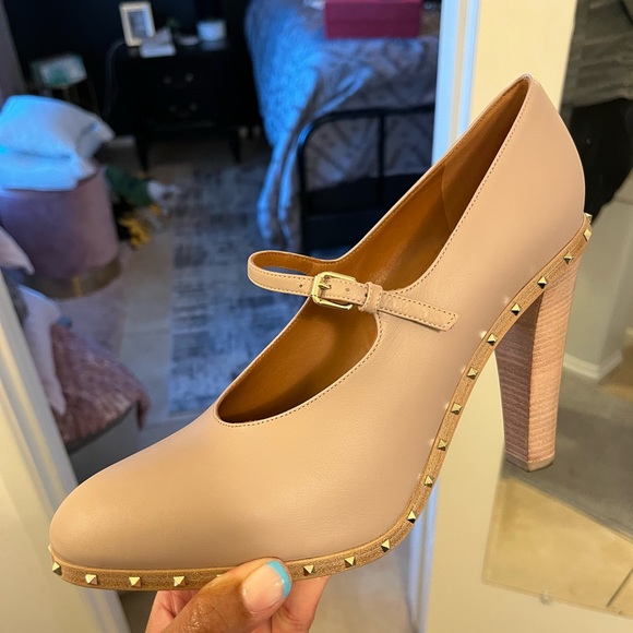 Valentino nude-pink leather Mary Janes are the ultimate do-it-all shoes. - Picture 1 of 5